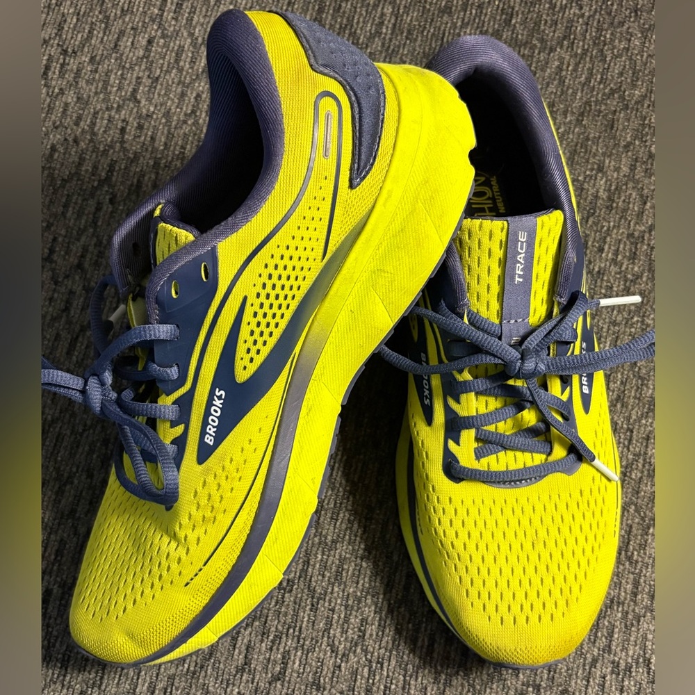 Brooks Mens Trace 2 Neutral Running Shoe Sneaker Sulphur/Crown Blue/Blue 8.5